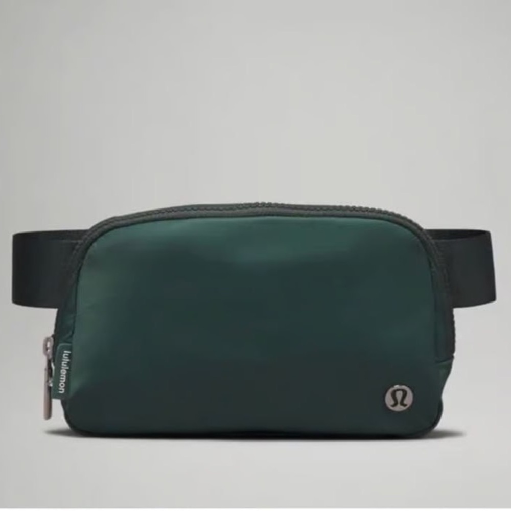 lululemon athletica Forest Green Belt Bag with Black Strap